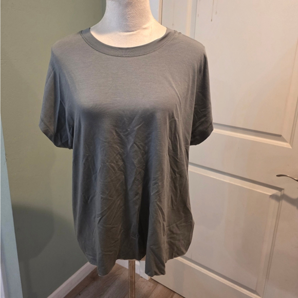 NWT Splendid Tee - Picture 3 of 9